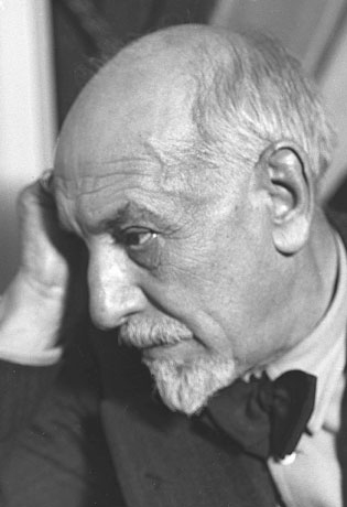 Luigi  Pirandello 1.jpg - Luigi Pirandello (Agrigento, 28 giugno 1867 – Roma, 10 dicembre 1936) premio Nobel per la letteratura nel 1934.